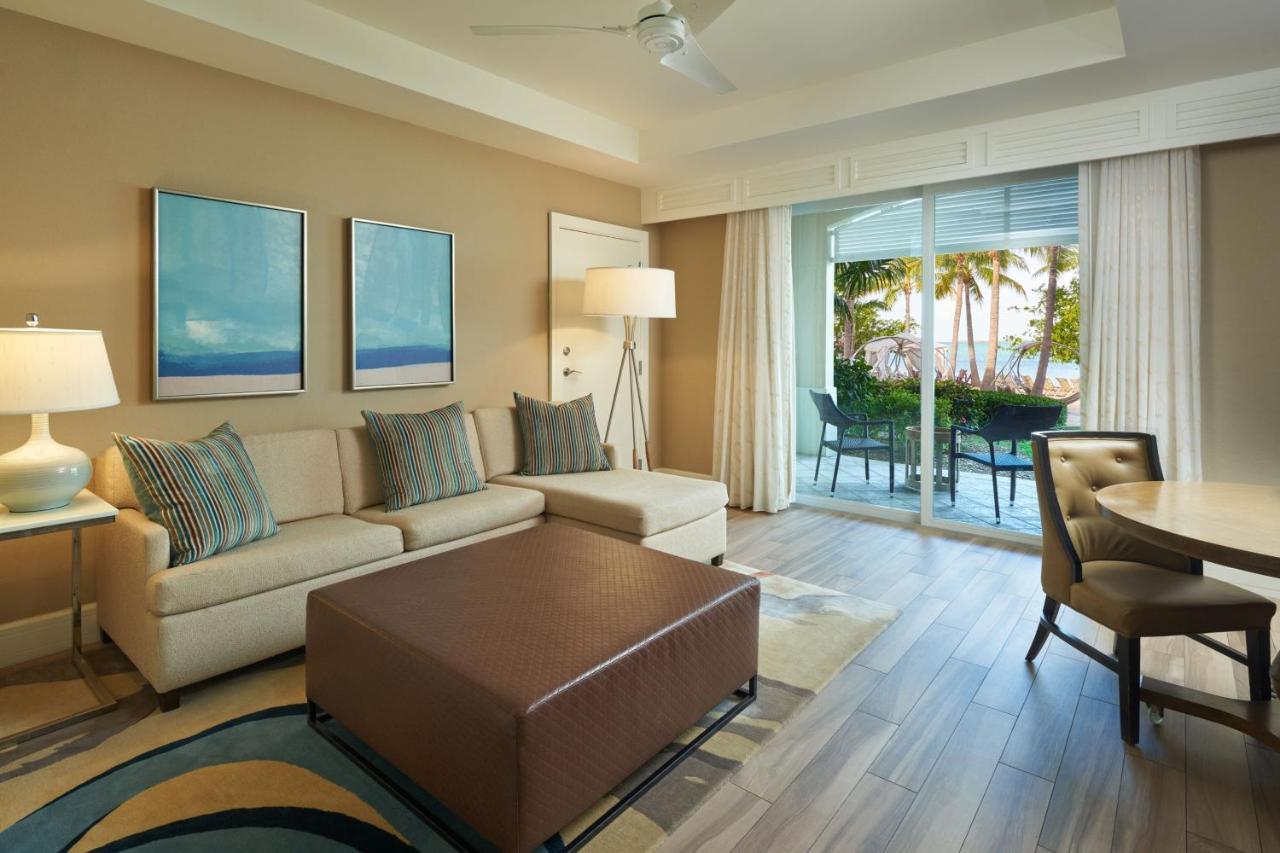 Suite de 1 dormitorio con sofá cama y balcón - 2 camas grandes - Frente a la bahía